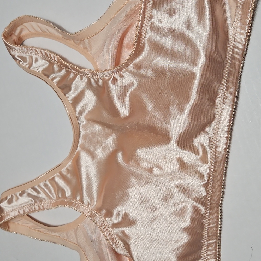 Elegant Satin Bra in Peach Size 85E (38E Or 38DD) Front Closure - Picture 4 of 12